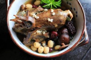 Chim cút nguyên con hầm đông trùng hạ thảo tươi